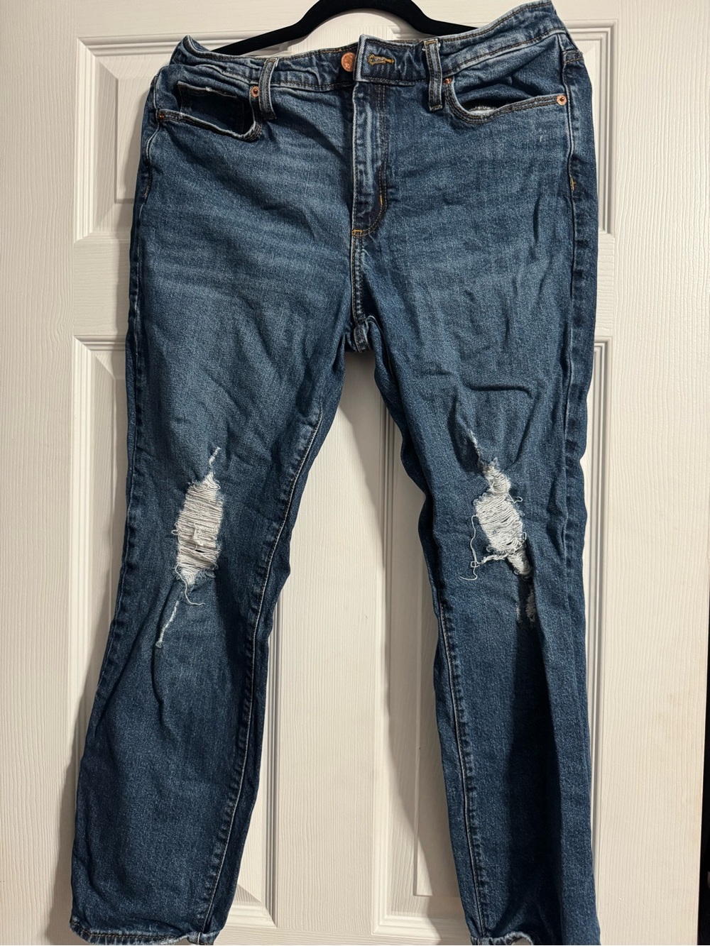 Universal Thread Women’s Distressed Mid-Blue Jeans Size 12